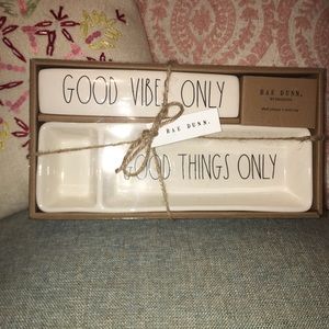 Rae Dunn desk plaque and tray set